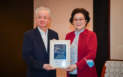 “完美守护包”致敬抗疫“她”力量