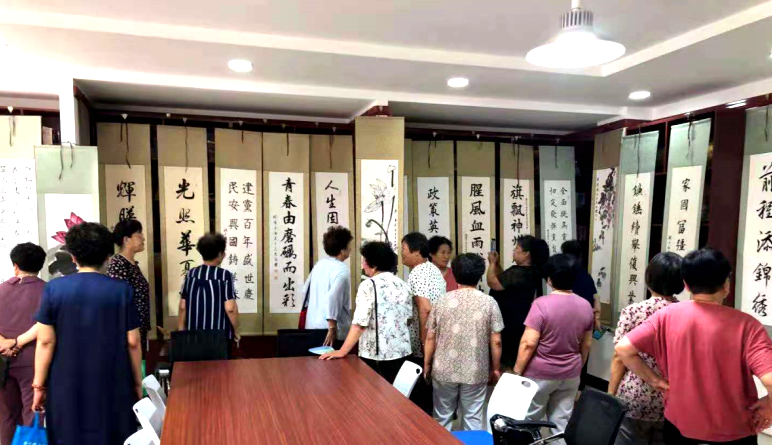 和治友德支持天津华明第五社区举办建党百年书画展