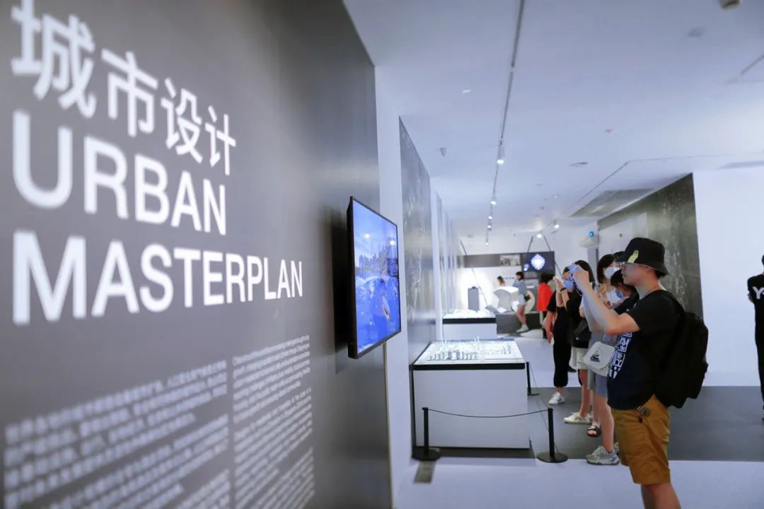 扎哈建筑事务所在上海办了个展，两件无限极展品隆重亮相