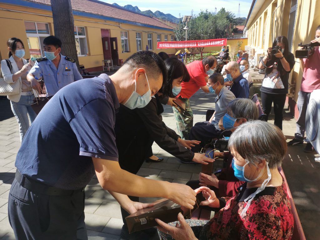 完美送温暖，点亮微心愿