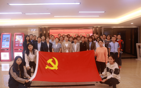福瑞达党委组织开展“回望峥嵘岁月，赓续革命精神”主题观影活动