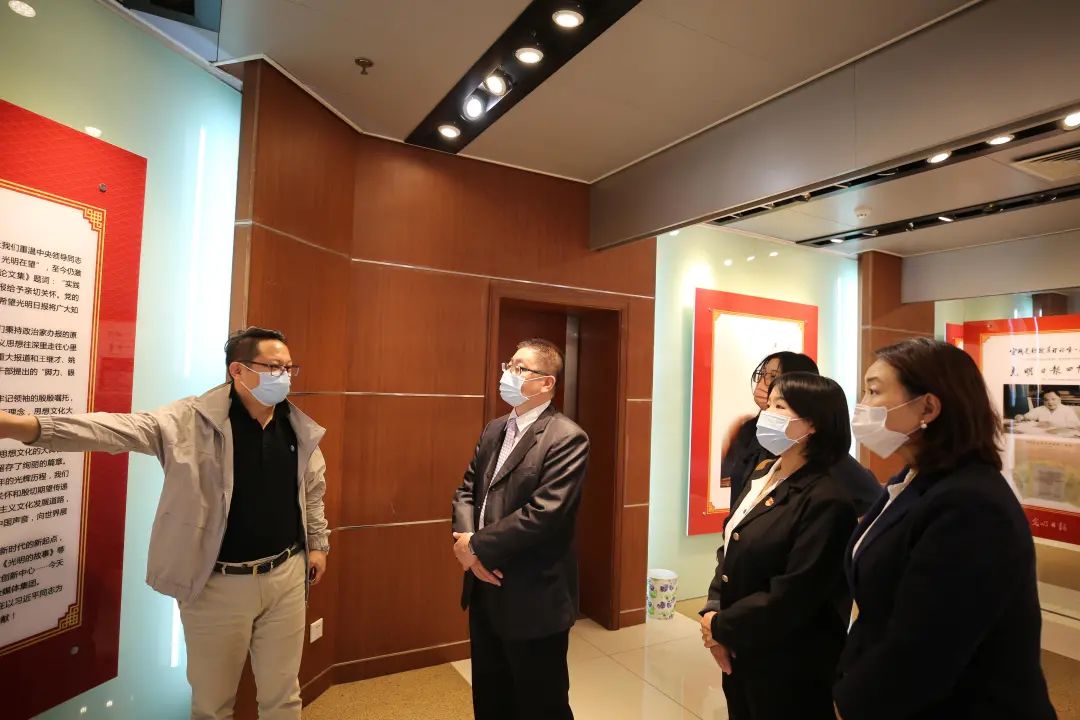 尚赫公司党支部、尚赫公益基金会代表参观访问光明网