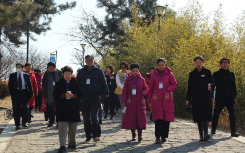 卫康：财金·长者学苑开启蒙山康谷健康之旅