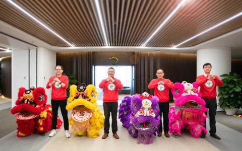 喜闹元宵 广州无限极广场把花灯庙会搬进来了