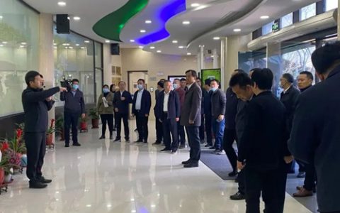 无锡市委副书记朱爱勋参观安利植物研发中心