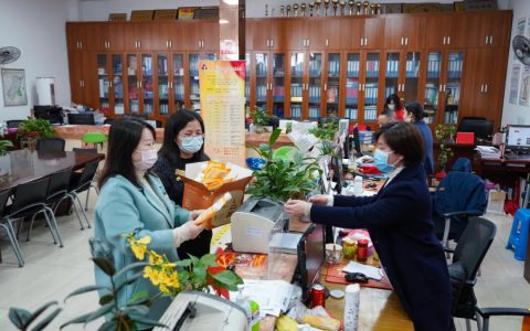 跃莱与武汉同“粥”共济！满满一车南瓜藜麦味营养粥，补充抗疫爱心正能量