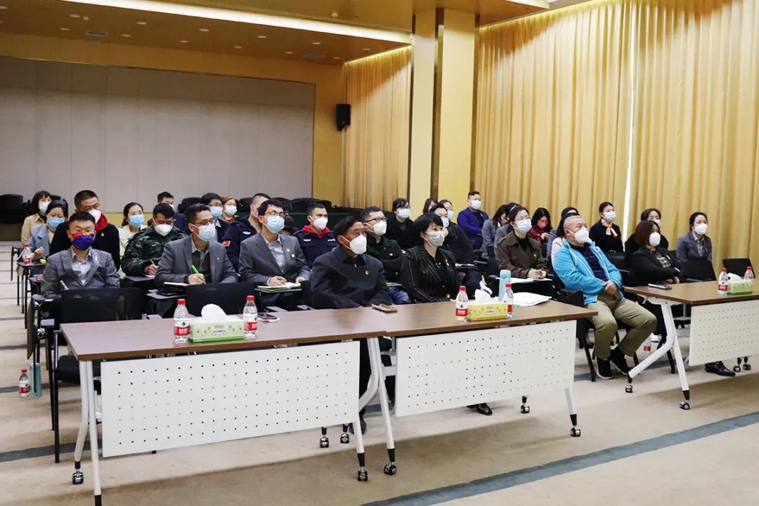 绿之韵集团党委组织召开学习“两会”精神专题会议