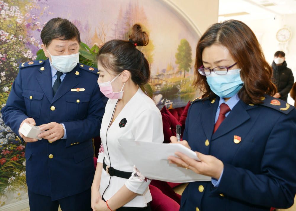 保护“丽人” 延吉市开展节前化妆品市场专项检查