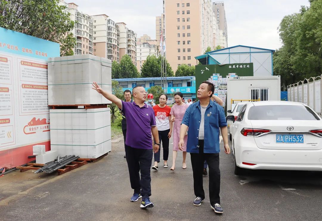 湖南省政协社会和法制委员会副主任钟钢一行莅临绿之韵中心调研
