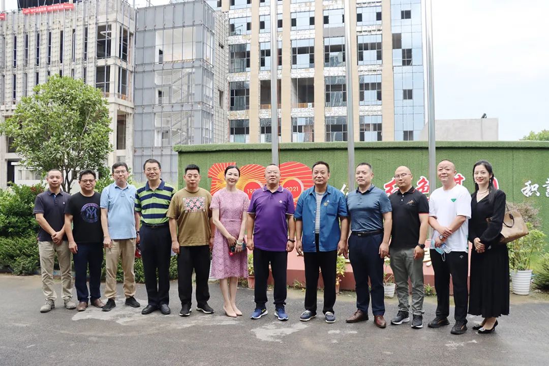 湖南省政协社会和法制委员会副主任钟钢一行莅临绿之韵中心调研