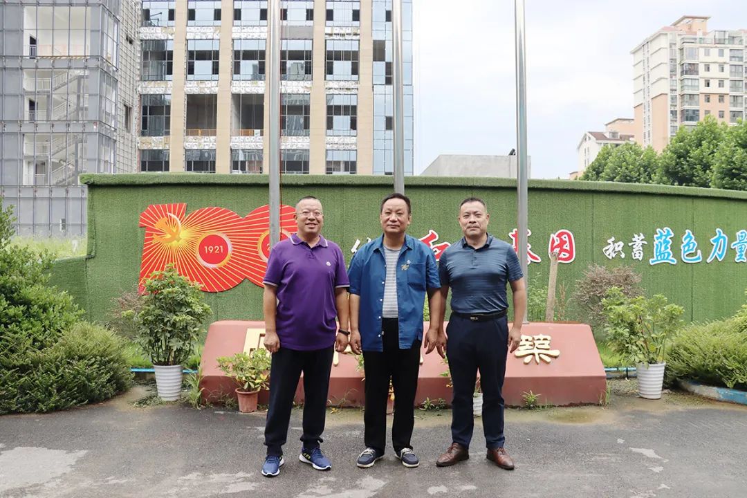 湖南省政协社会和法制委员会副主任钟钢一行莅临绿之韵中心调研