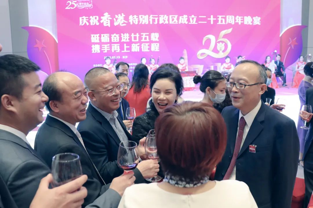 绿之韵胡国安董事长受邀出席香港特别行政区成立25周年庆祝晚宴