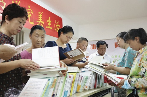 完美安徽分公司向合肥长淮社区捐赠图书