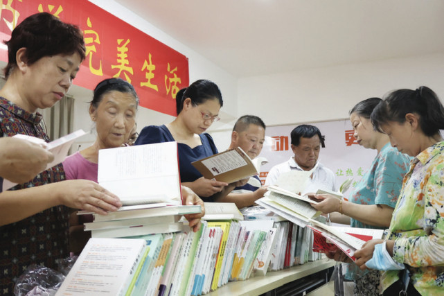 普及健康知识 书送完美生活 完美安徽分公司向合肥长淮社区捐赠图书