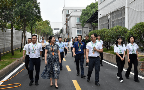 李亮先生陪同绿之韵高层领导考察茶旅集团总部园区