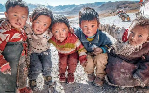 艾多美 |“8000步，5元”，艾家人助力乡村儿童温暖过冬
