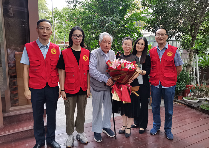 安惠江海志愿者开展重阳期颐老人慰问活动