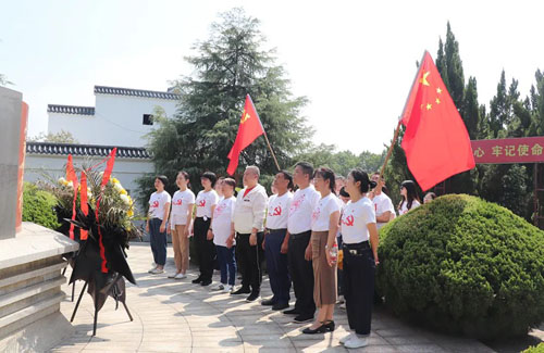 迎国庆，与祖国共奋进｜绿之韵开展爱国主义教育主题党日活动