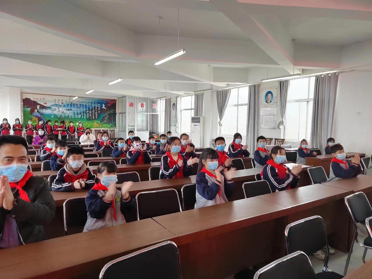 天津源初公益基金会在蒙阴县野店镇中心学校举行爱心捐赠仪式