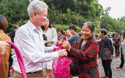 完美“母亲邮包”|南方周末：无法称重的邮包