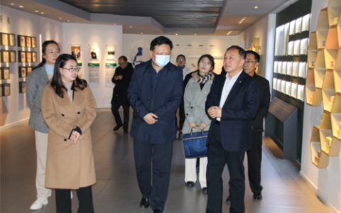 青海省委常委、统战部部长班果调研金诃藏药