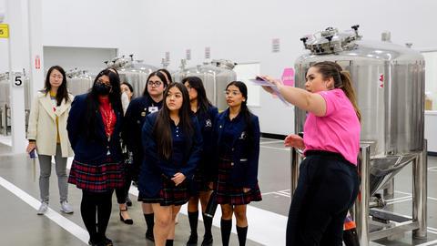 玫琳凯在青年峰会上激励科学、技术、工程、艺术和数学领域的新一代女性领导者