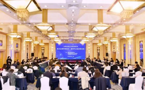 无限极出席全国直销企业圆桌座谈签署倡议书