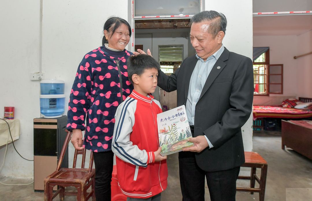 跃莱第八座爱心书屋落户罗田县三里畈小学