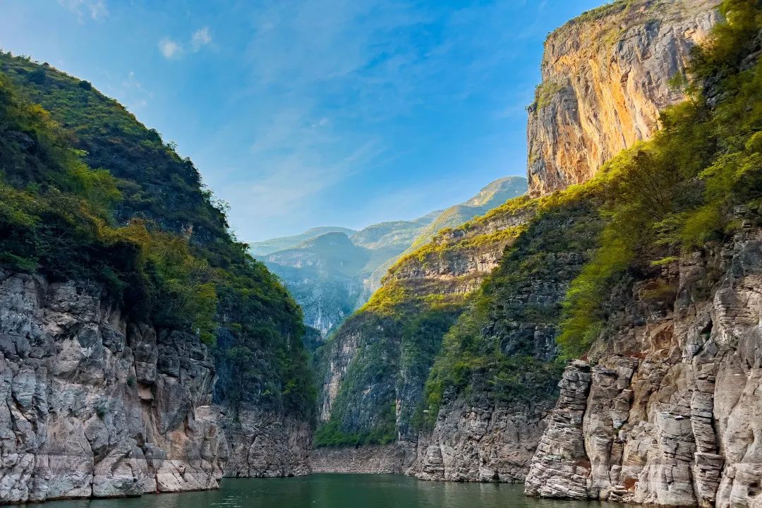 领略秀丽山河 无限极星乐营在长江三峡启航