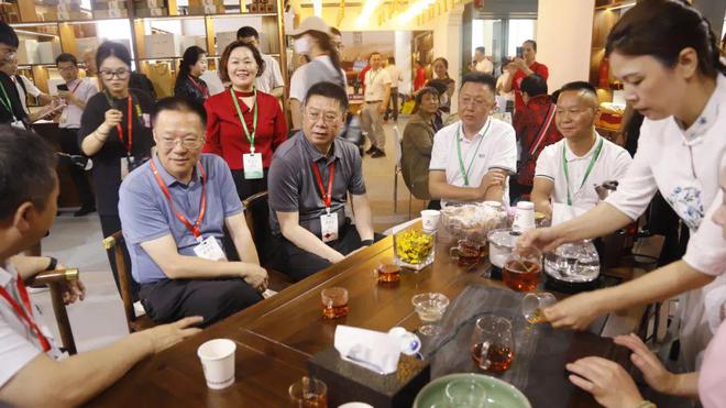 黑茶飘香 理想华莱亮相第五届中国国际茶叶博览会