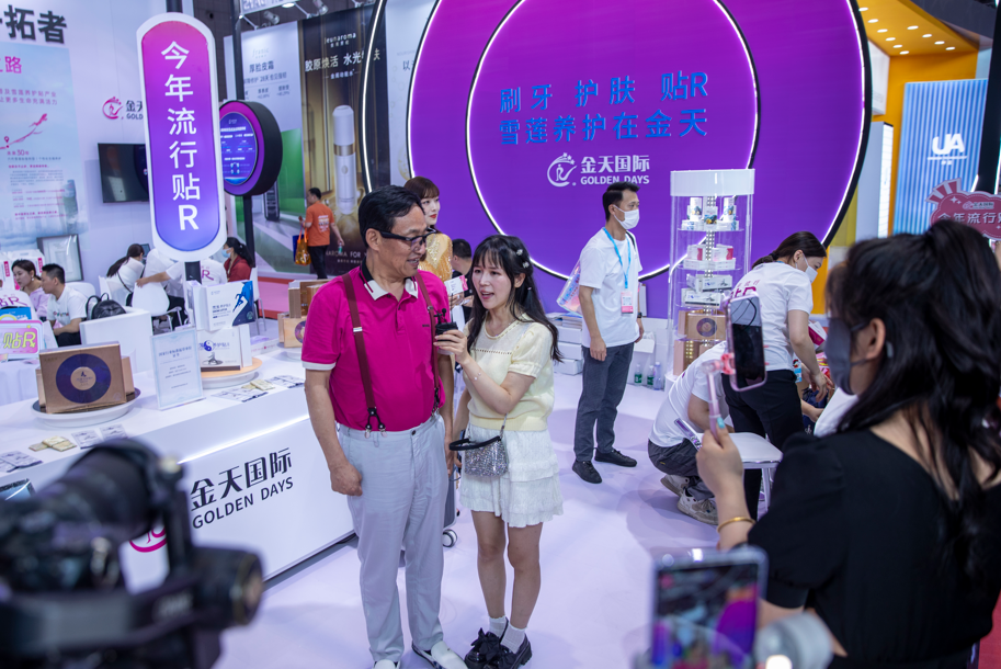 贴R引爆上海国际美博会，金天国际雪莲养护贴开启第三大生活品质新方式！
