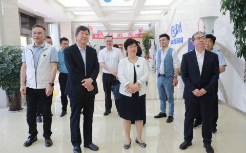 国家药监局化妆品监管司司长李金菊一行到福瑞达调研