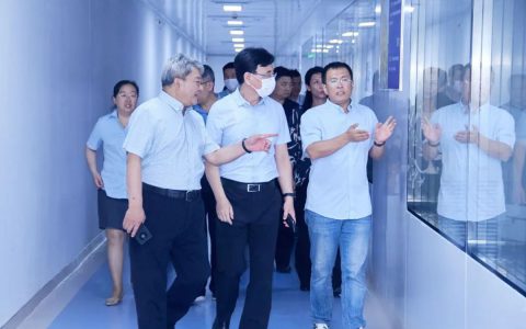 威海市委常委、市委政法委书记于宁一行莅临威海紫光调研指导