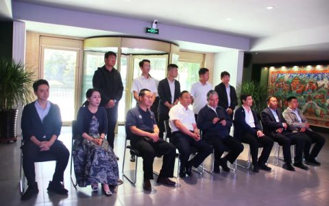国务院参事刘燕华一行莅临金诃藏药考察调研