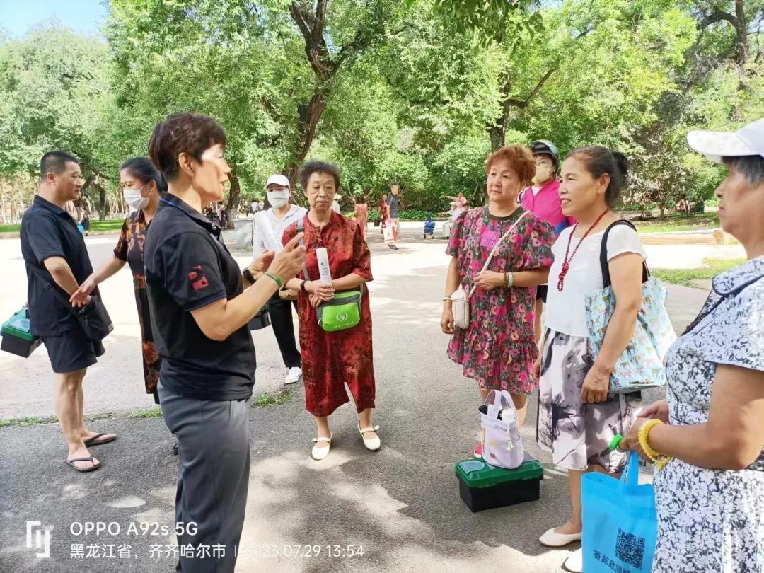 完美黑龙江分公司多地举办第十二届完美义工进万家活动