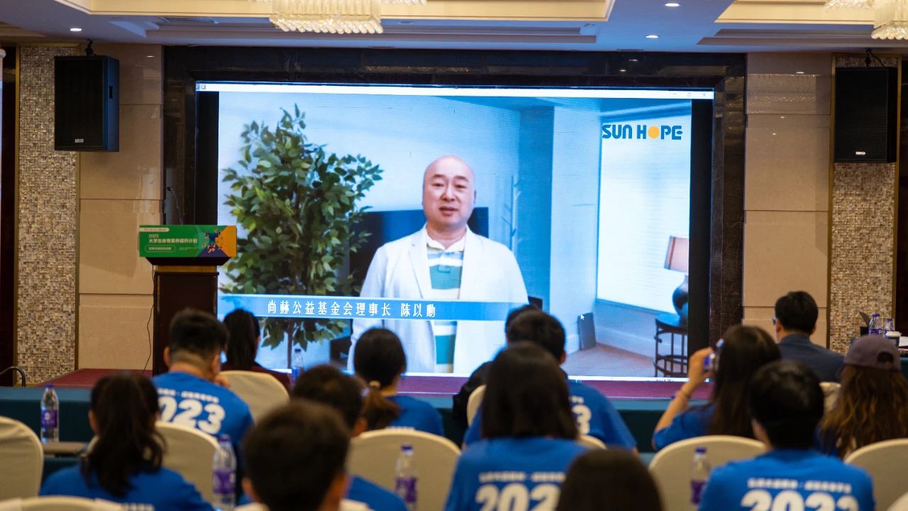 发掘历史文脉、记录体育故事：尚赫助力高校学子探访成都