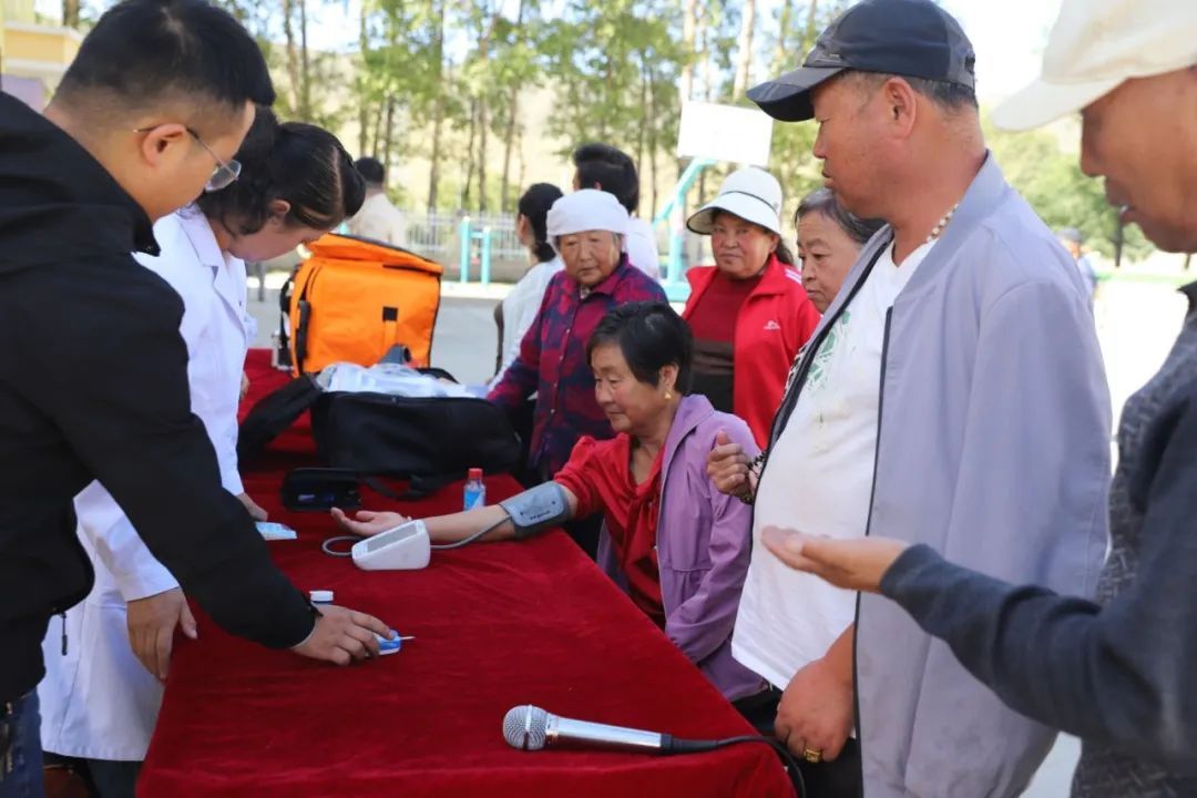 康宝莱“移动医院设备包”落地青海海东巴燕镇