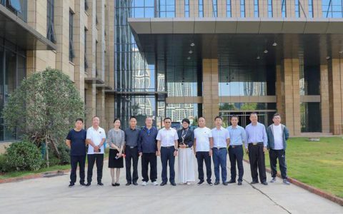 长沙市雨花区委常委、纪委书记钟孝明一行莅临绿之韵中心调研指导