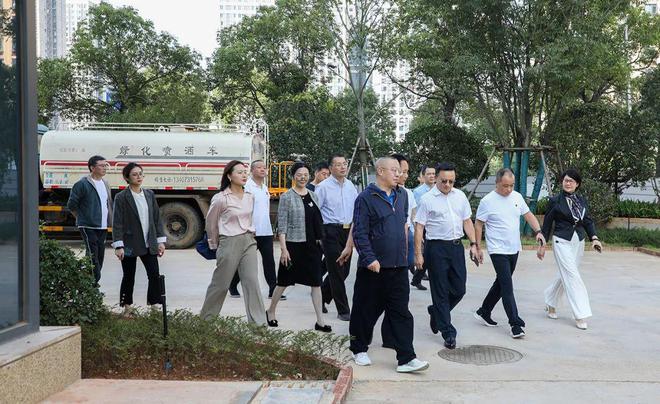 长沙市雨花区委常委、纪委书记钟孝明一行莅临绿之韵中心调研指导