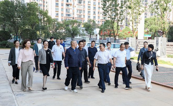 长沙市雨花区委常委、纪委书记钟孝明一行莅临绿之韵中心调研指导