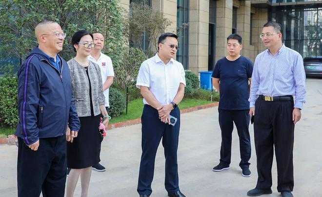 长沙市雨花区委常委、纪委书记钟孝明一行莅临绿之韵中心调研指导