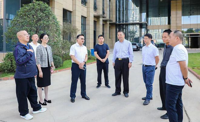 长沙市雨花区委常委、纪委书记钟孝明一行莅临绿之韵中心调研指导