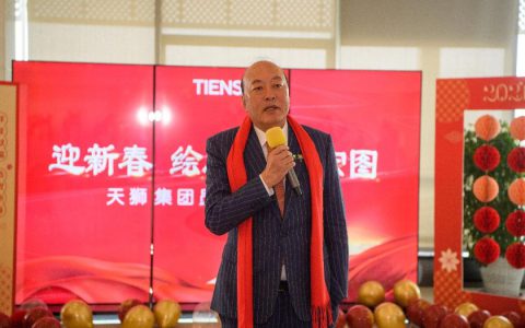 董事局主席李金元亲手包水饺 天狮集团举办小年员工联欢活动