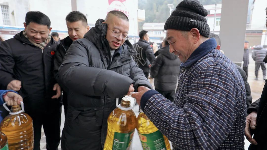 绿之韵新春慰问活动走进安化胡家村