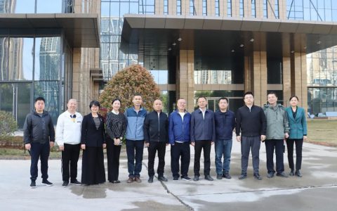 中共长沙市雨花区委常委、常务副区长吴平辉一行莅临绿之韵中心调研