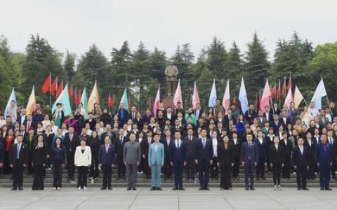 富迪广泛开展理想信念教育，弘扬民族精神和时代精神