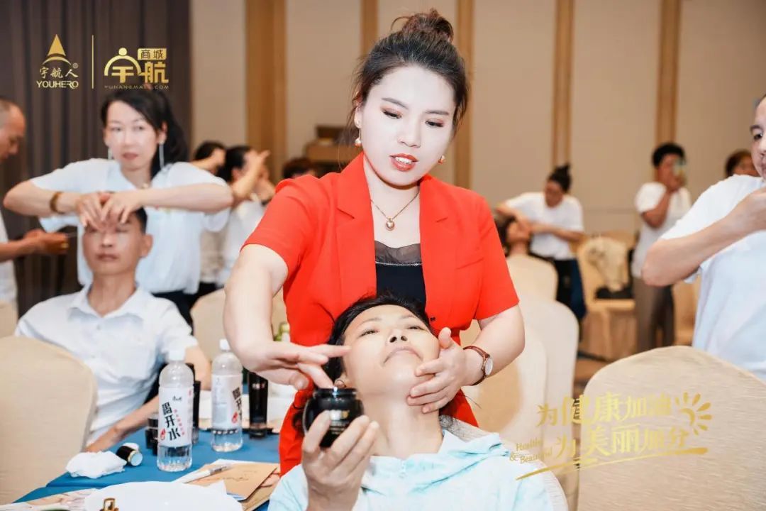 宇航人第四期美容护肤专业班在郑州圆满结课