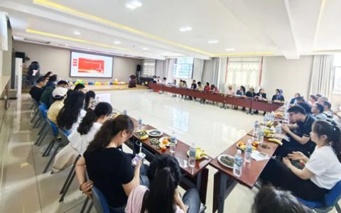 完美新疆分公司联合社区开展母亲节活动