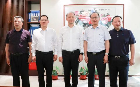 中共宁德市委副书记练欣、市政府副市长杨柳带队走访慰问高益槐教授