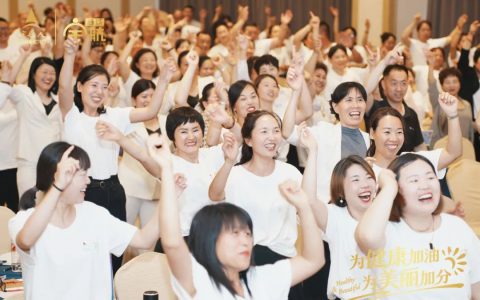 宇航人第四期美容护肤专业班在郑州圆满结课